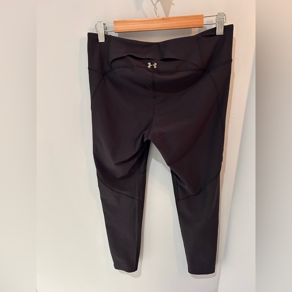 Under Armour Crops - Picture 1 of 2